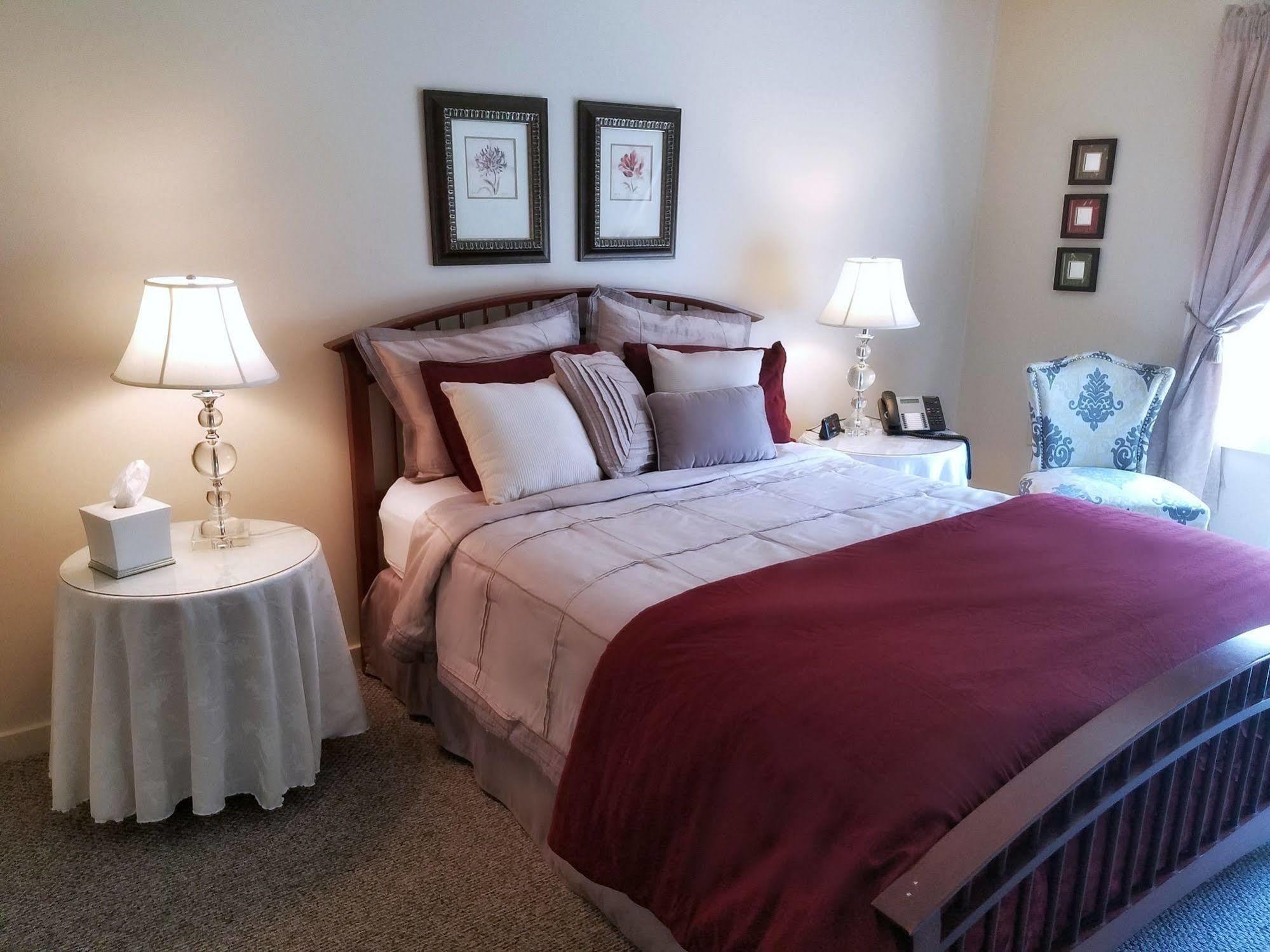 Camelot Restaurant & Inn Clarks Summit Bagian luar foto