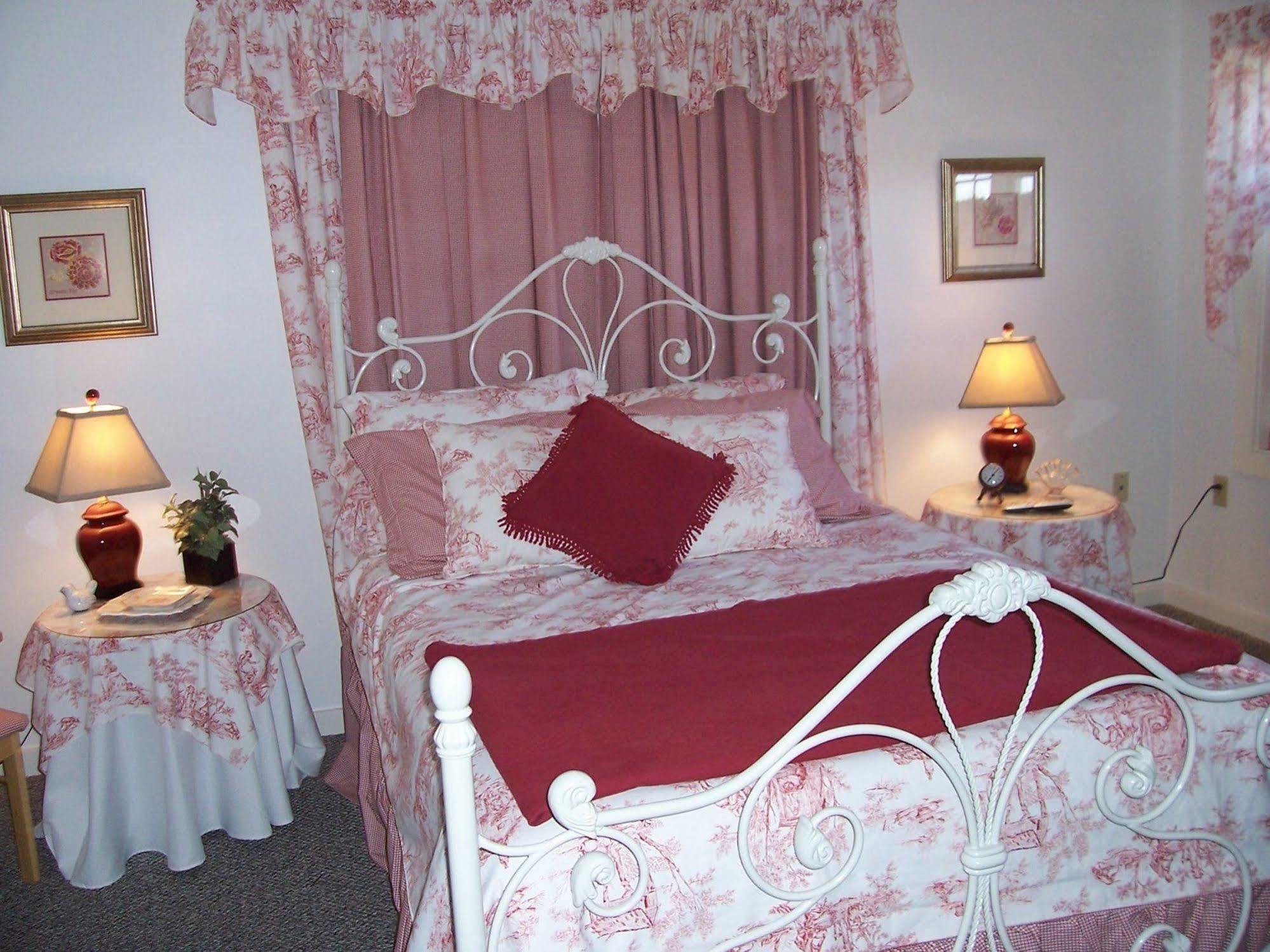 Camelot Restaurant & Inn Clarks Summit Bagian luar foto