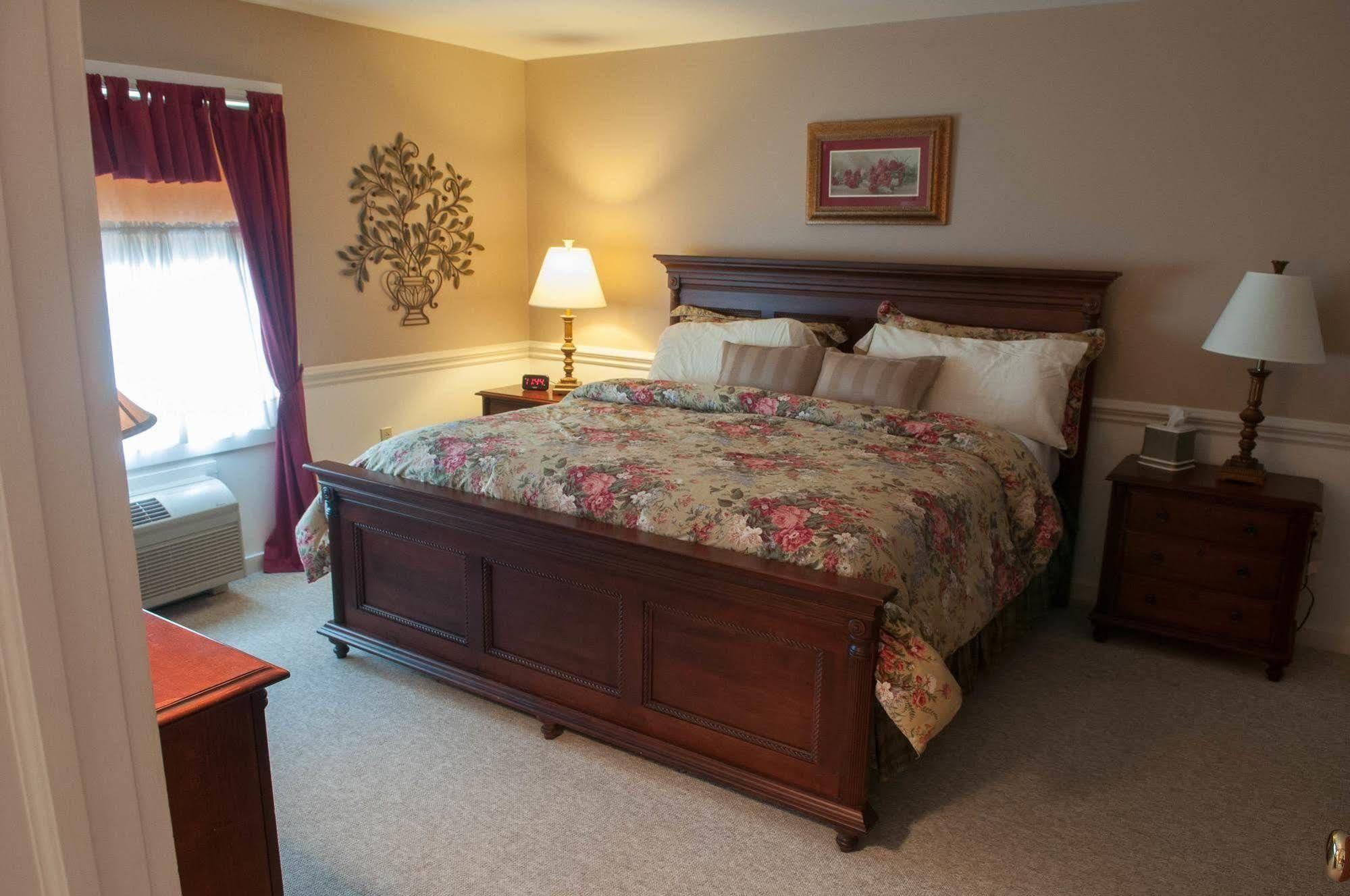 Camelot Restaurant & Inn Clarks Summit Bagian luar foto