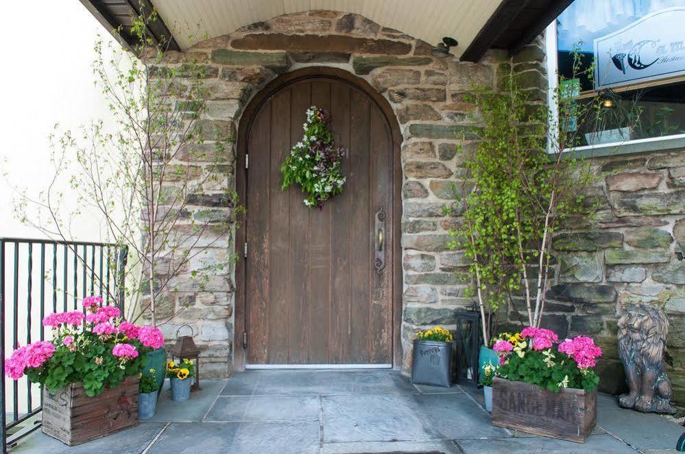 Camelot Restaurant & Inn Clarks Summit Bagian luar foto